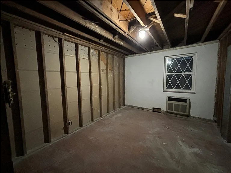 4825 Butler St — Photo 4