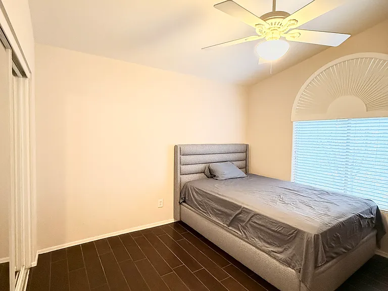4809 E Melinda Ln — Photo 11
