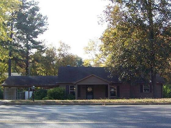 2nd image of 1541 E Holmes Rd