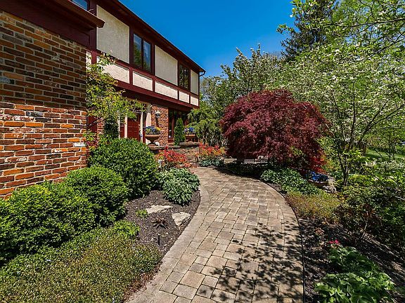 2nd image of 4149 Oxford Dr