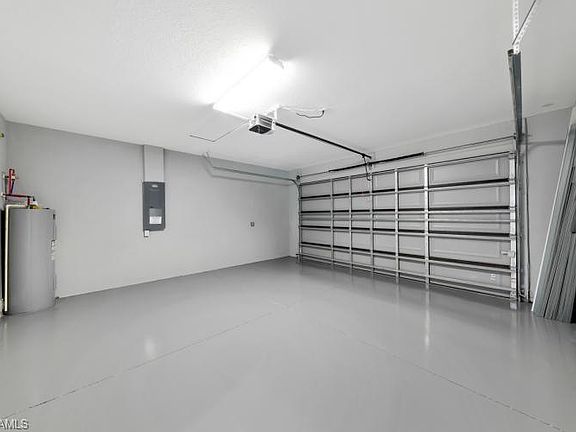 4th image of 3323 35th Ave NE
