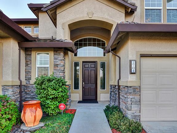 2nd image of 1704 Orvietto Dr