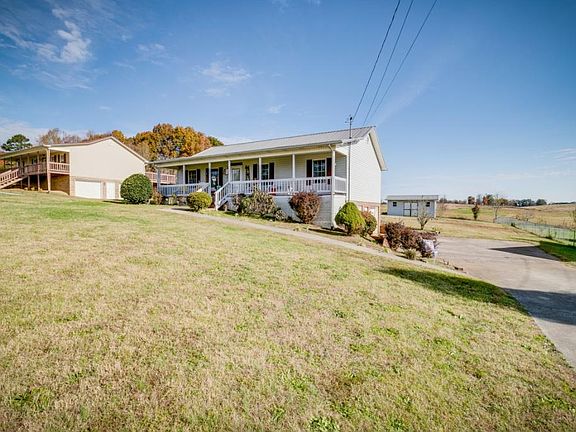 3rd image of 460 Austin Cir