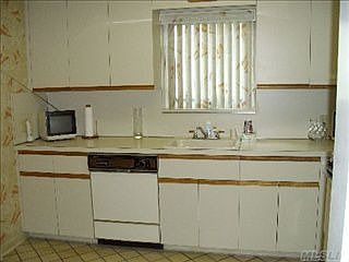 4th image of 255 Park Ln