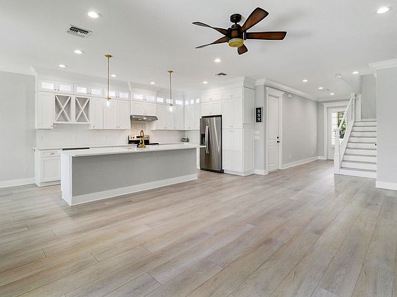 3rd image of 3997 SE Barcelona Street