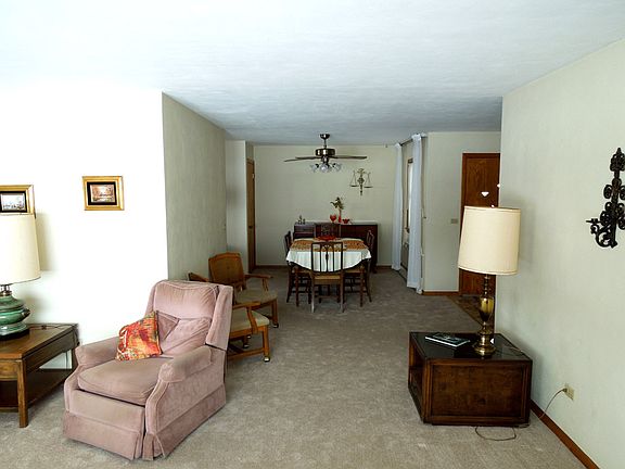 3rd image of 811 Lake Shore Dr