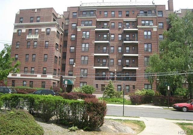 Shore Road Plaza Co-op Building