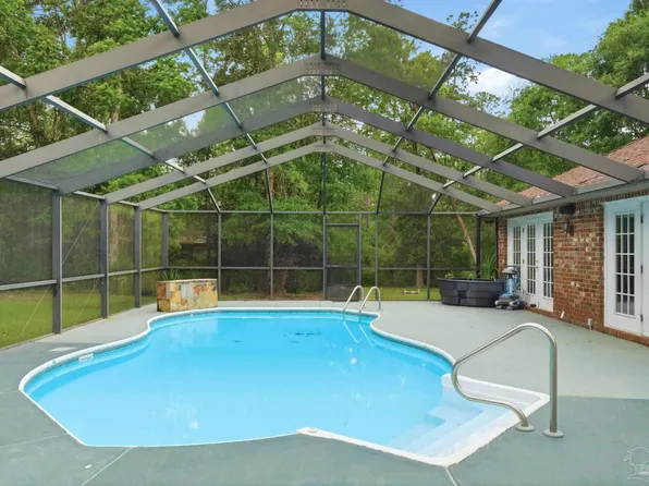5111 Pilgrim Trl W, Molino, FL 32577
