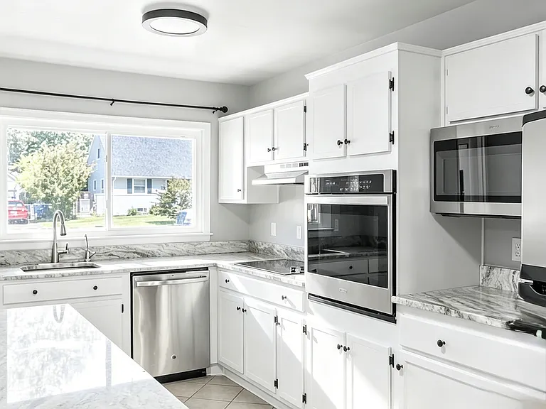 210 E Chickasaw Rd — Photo 3