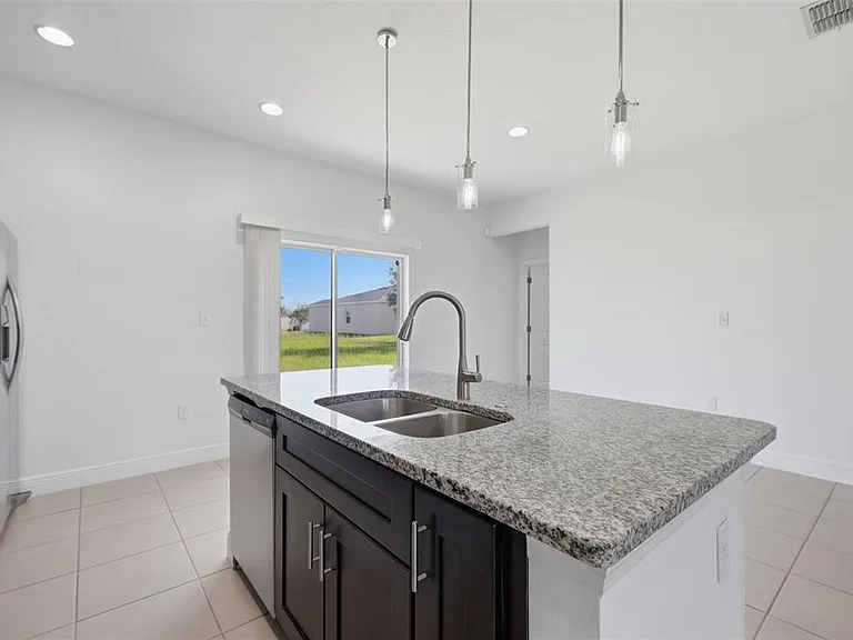 304 Begonia Ct — Photo 14