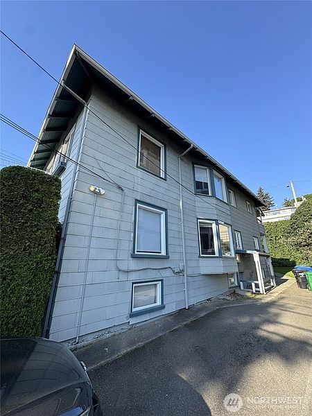 4th image of 2258 14th Avenue W