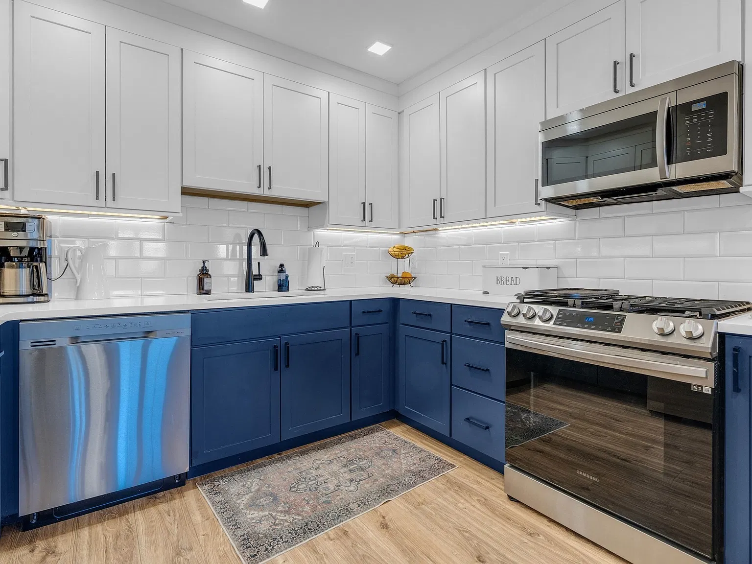 2 bed, 2.5 bath, 1206 sqft, $4,500 — Photo 3