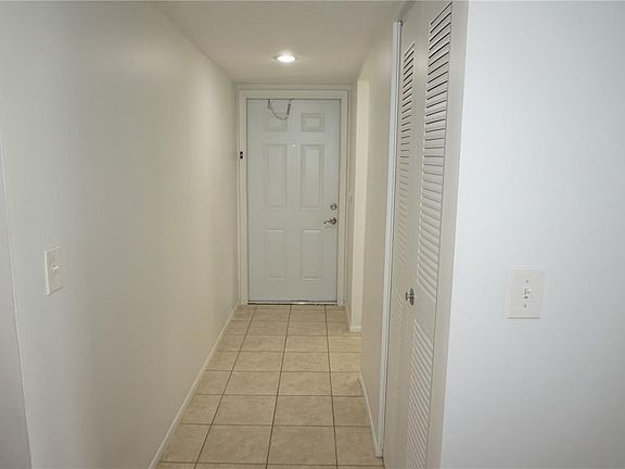 3rd image of 6331 La Brea St