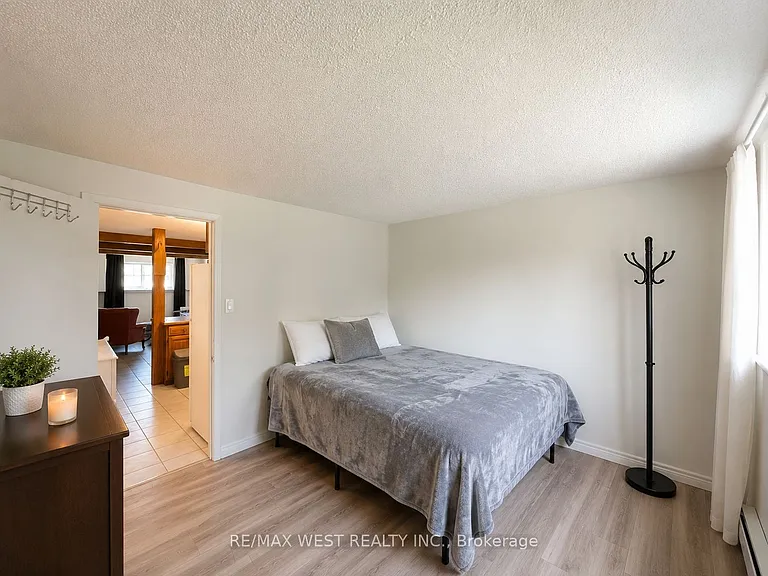1191 Simcoe St S #LOWER — Photo 4