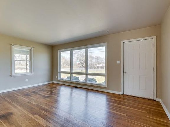 3rd image of 421 N James Campbell Blvd