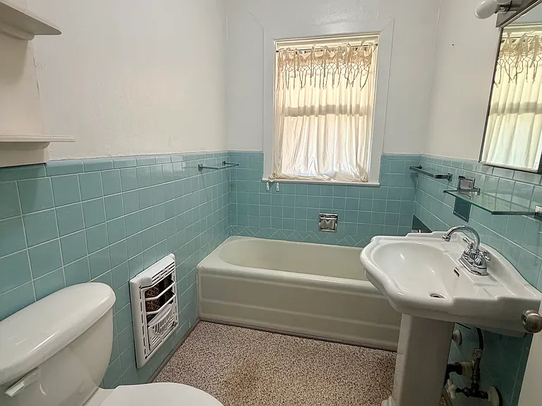 908 Cain St — Photo 8