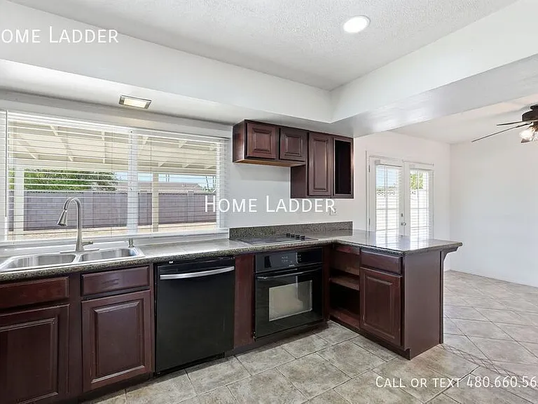 8501 E Thomas Rd — Photo 13
