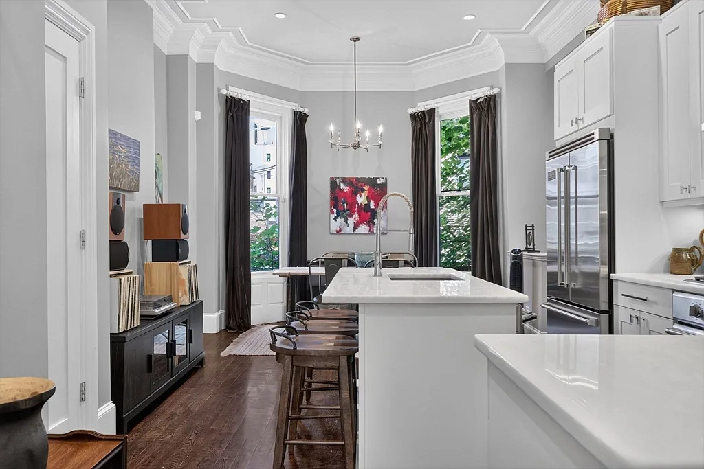 1 bed, 1.5 bath, 1008 sqft, $5,800 — Photo 2