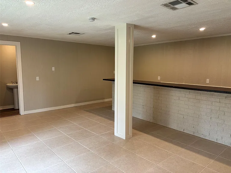 8049 Forest Hills Dr — Photo 23