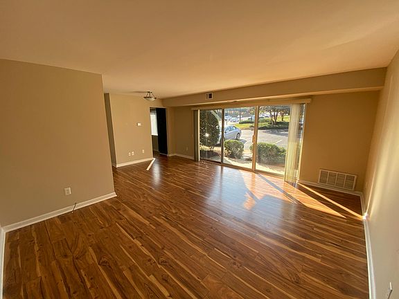 2nd image of 14-1805 William St #14-D