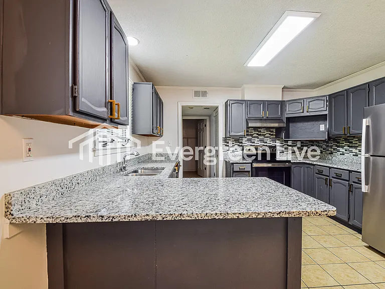 7392 Woodshire Rd — Photo 6
