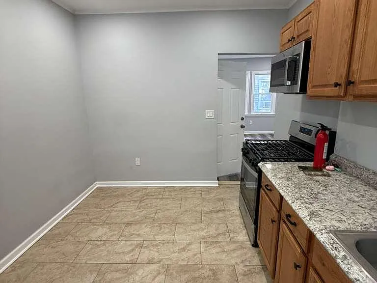 422 Bacheller Ave #2B — Photo 6