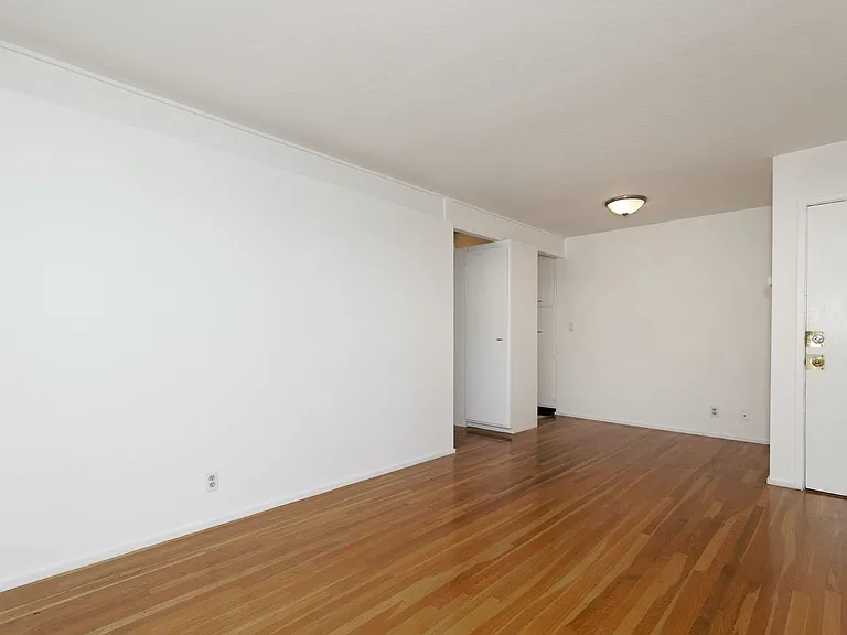2901 Claremont Ave — Photo 7