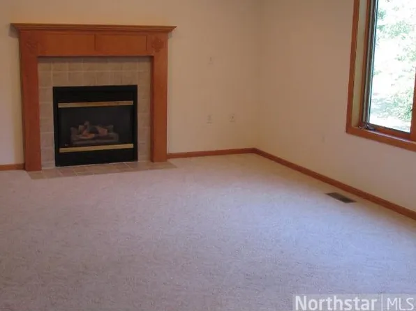 718 Beaver St E, Belle Plaine, MN 56011
