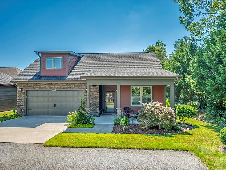 1st image of 584 Summerfield Pl