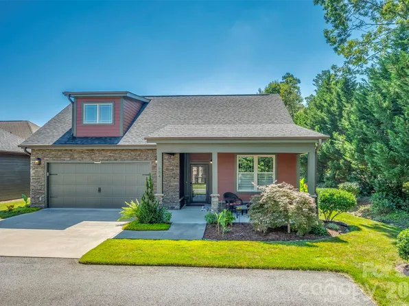 584 Summerfield Pl, Flat Rock, NC 28731