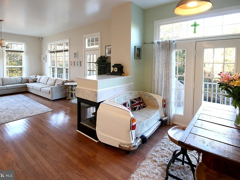 18400 Lanier Island Sq — Photo 7