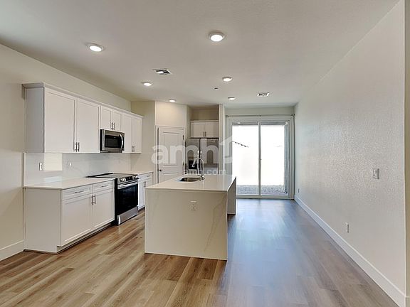 5th image of 526 Silverbell Falls Pl