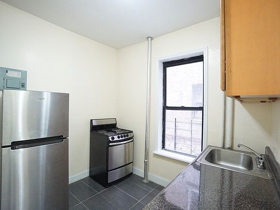 4th image of 24 Saint Nicholas Pl #A