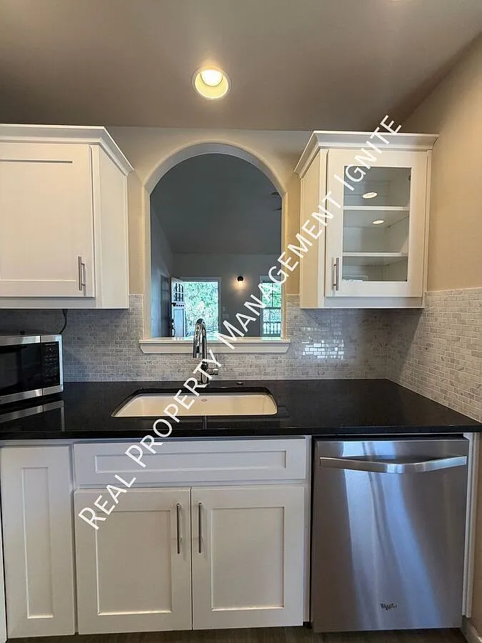 Prime Northwest Crossing Location — Photo 4