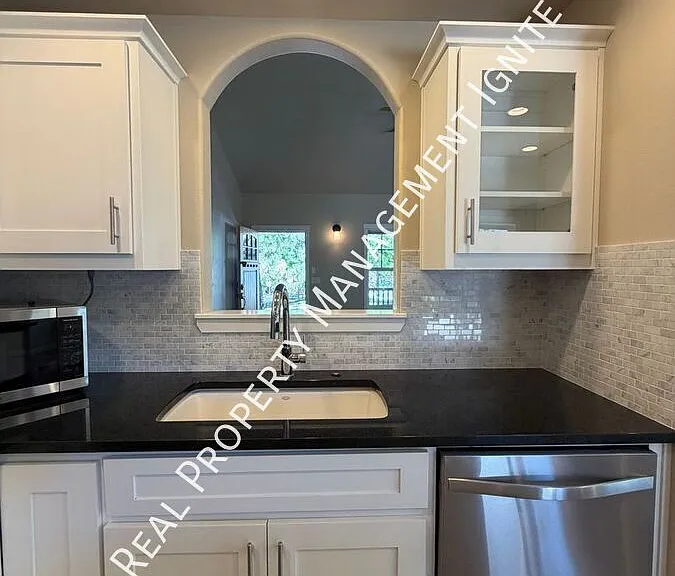 2447 NW Shields Dr — Photo 4