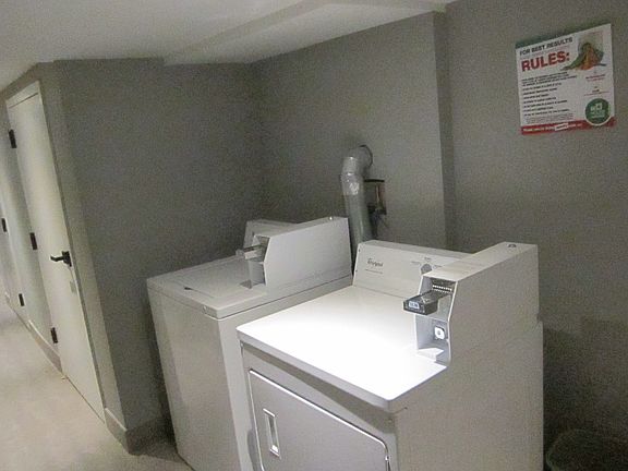 3rd image of 1556 Greene Ave #C