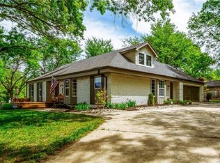2814 Trail Rd, Lawrence, KS 66049