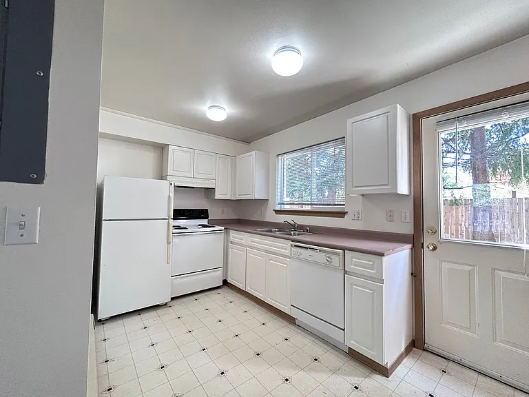 BHS T Woodland Townhomes — Photo 9