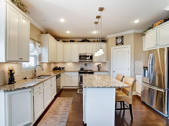 5th image of 8381 Trail Lake Dr