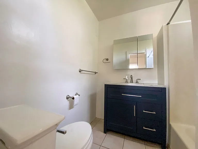125 W Micheltorena St #B — Photo 9