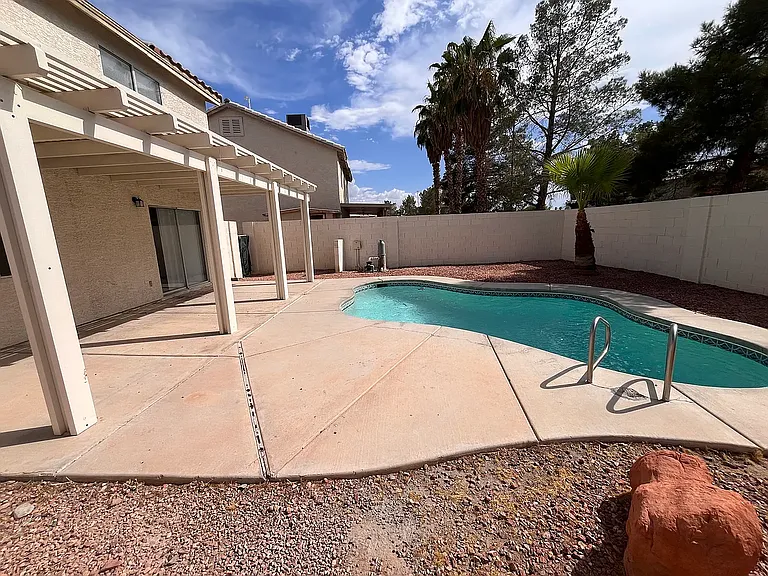 6109 Crockery St — Photo 3