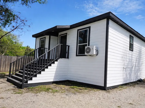 205 Young St, Waxahachie, TX 75165