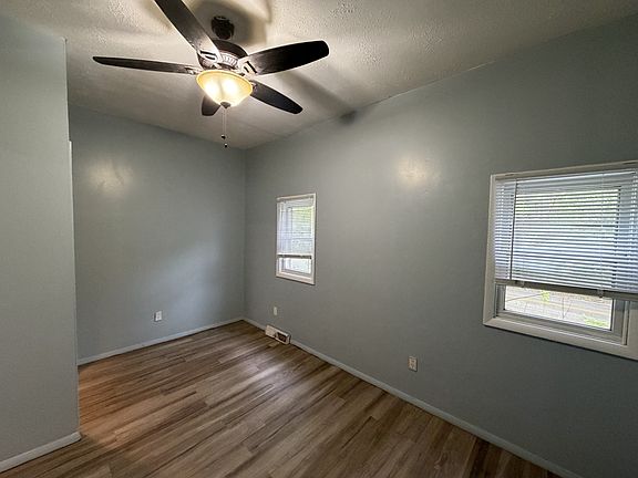 4th image of 220 Lovers Ln NW APT 1