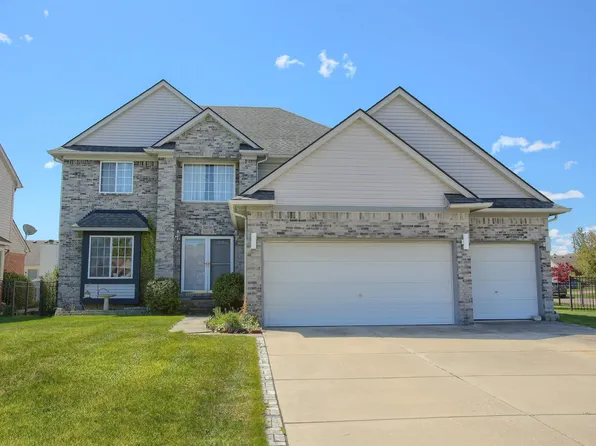32036 Holly Dr, Chesterfield, MI 48047