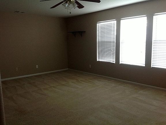 Extra large family room can fit even the biggest families.