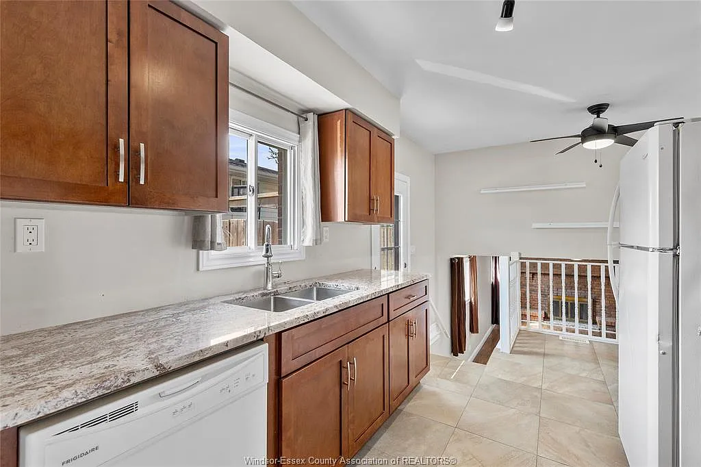 3 bed, 1.5 bath, $2,300 — Photo 3
