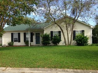 1002 Birch Ct, Morehead City, NC 28557