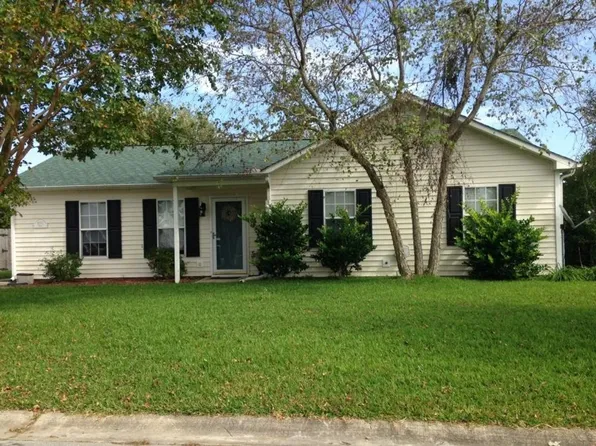 1002 Birch Ct, Morehead City, NC 28557