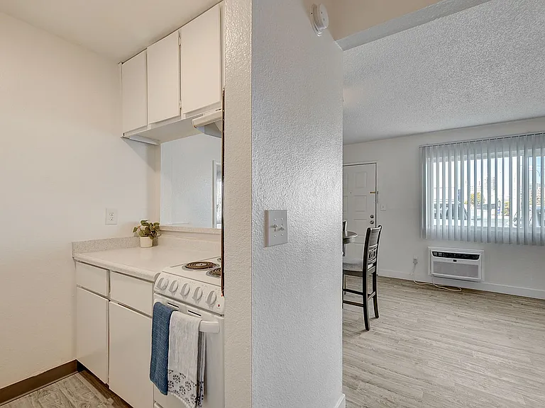 4050_Palos Verdes St_model-14
