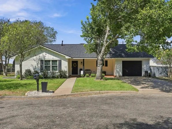 100 N Oak Dr, Columbus, TX 78934
